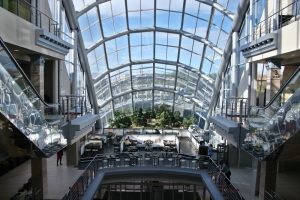El trabajo en construcción de un centro comercial a gran escala_abraham cababie daniel