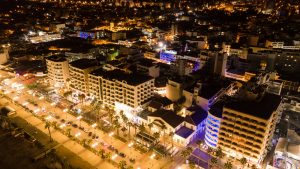 Hoteles cercanos a un desarrollo comercial