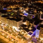 Hoteles cercanos a un desarrollo comercial